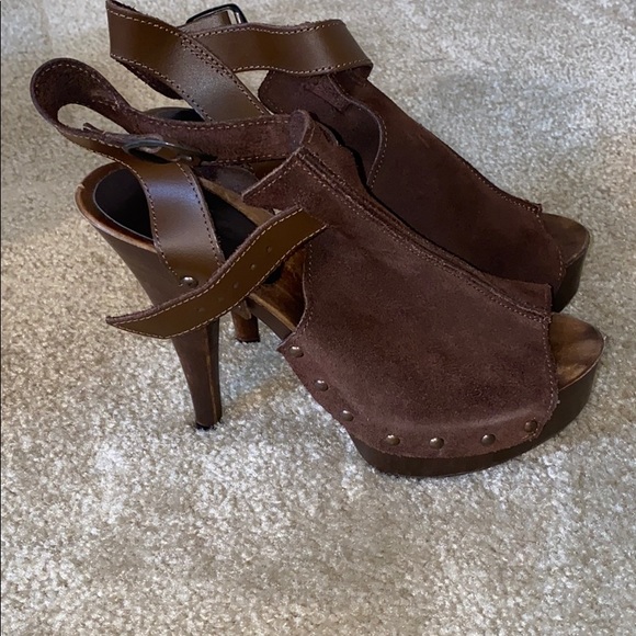 Clogs - Picture 2 of 3